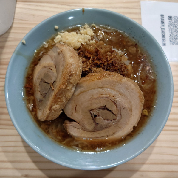 「ラーメン+豚マシ(半麺、1300円)」@ラーメン天下の大将軍の写真