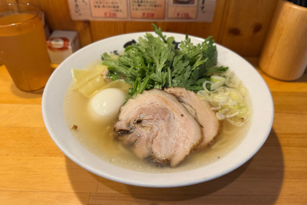 「本丸塩ら〜麺¥1000、春菊¥200」@横濱 本丸亭 新橋店の写真