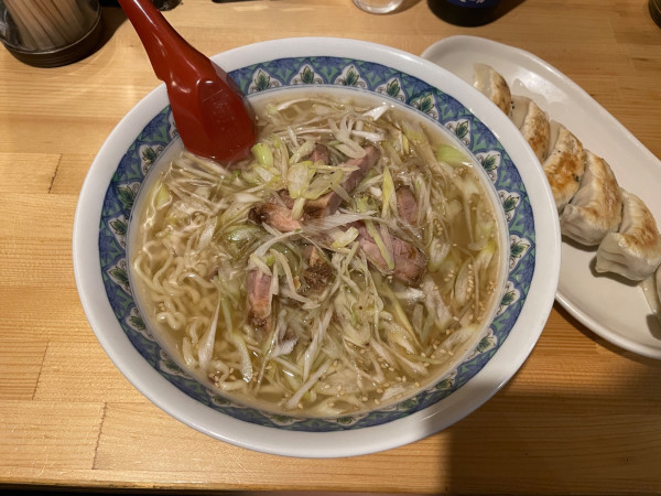「ねぎ塩らーめん・餃子・熊谷宿ビール」@らーめん居酒屋 茜やの写真