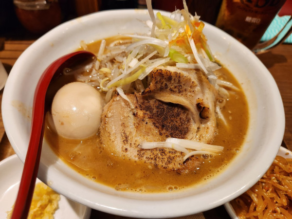 「味噌らーめんヤサイマシ　味玉」@らーめん 蓮の写真