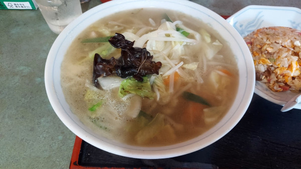 「タンメン半チャーハンセット 850円」@中華料理 山久の写真