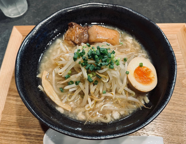 「背脂ニンニク（￥1200）」@麺屋ちさとの写真