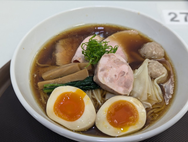 「特製醤油らー麺」@らーめん 鉢ノ葦葉の写真