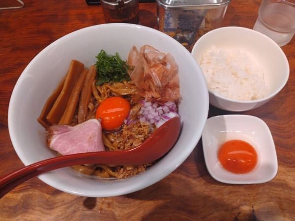 「油そば¥1000+追飯小¥100+追玉子+¥100-」@三馬路 東京店の写真