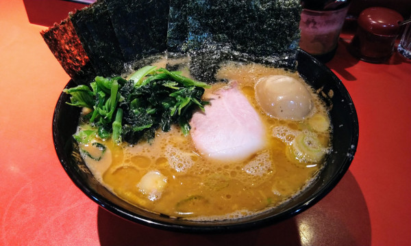 「ラーメン(味濃いめ･麺硬め)+海苔」@厚木家の写真