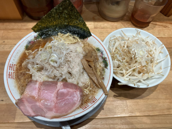 「背脂ラーメン(大盛)＋もやしトッピング」@背脂ラーメン チャッチャ亭の写真