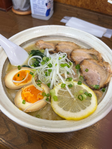 「鶏白湯ラーメン全部のせ」@大葉の写真