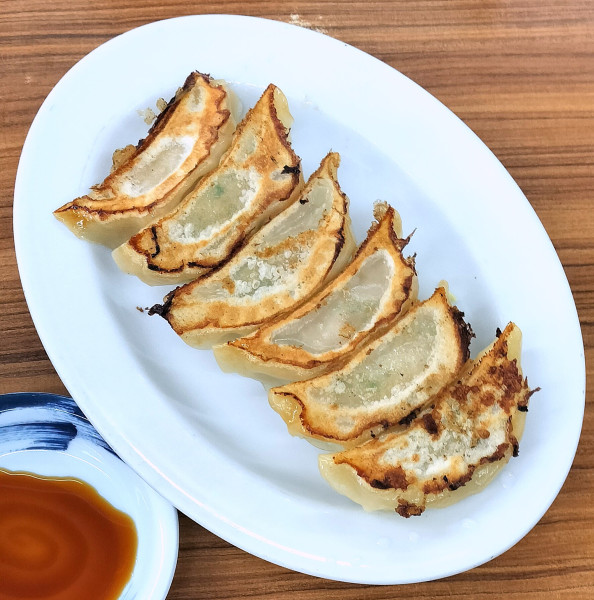 「餃子 280円(LINEお友達価格)」@豊龍園の写真