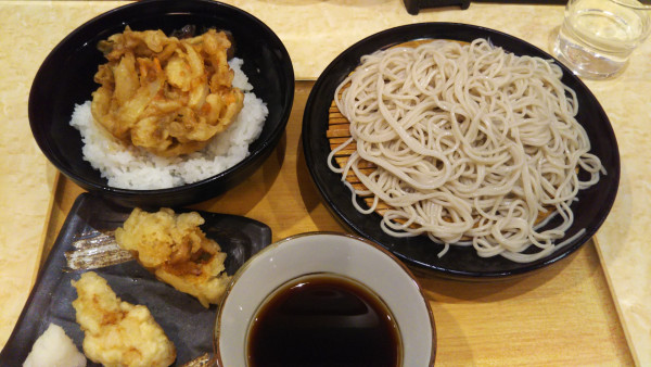 「かき揚げ丼セット（鳥から大盤振舞セール）」@小諸そば 九段下駅前店の写真