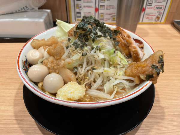 「小ラーメン + うずら5個」@豚山 八王子北野店の写真
