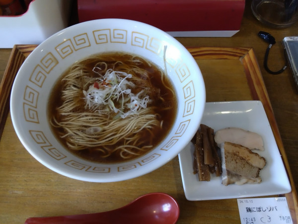 「鶏煮干しソバ（780円）＋替玉（150円）」@UMAMI SOUP Noodles 虹ソラの写真