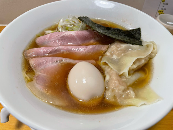 「醤油らぁめん　全部のせ」@らぁめん篠﨑の写真