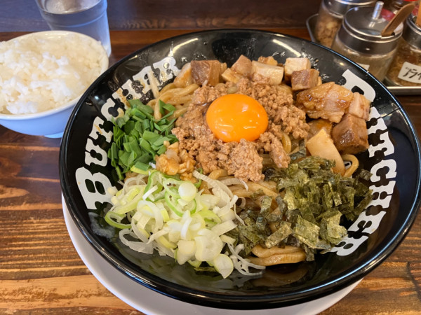 「まぜそば＋大盛り」@らーめんブッチャー 焼津店の写真