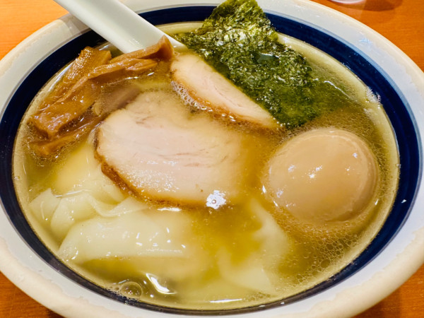 「しおワンタンスペシャル【1300円】」@たけちゃんにぼしらーめん 調布店の写真