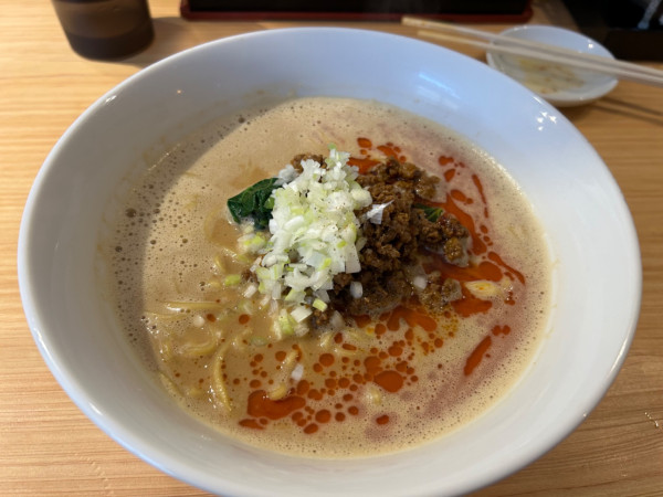 「担々麺1100円+辣油雲呑550円+他」@さくら食堂の写真