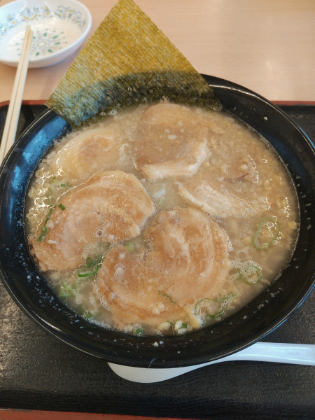 「にんたま醤油(トッピング:チャーシュー)」@ゆにろーず 流山店の写真