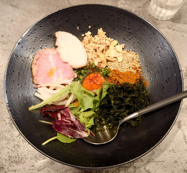 「辛旨まぜそば(麺少なめ、1100円)」@まぜそば めん佳の写真