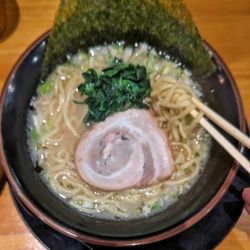 醬油ラーメン（860円）