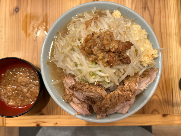 「ラーメン 豚1枚　麺300g   1,050円」@俺の生きる道 関内地下街マリナード店の写真