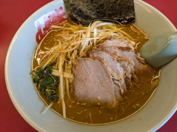 「特製味噌ネギチャーシュー麺 ほうれん草別皿」@山岡家 狭山店の写真