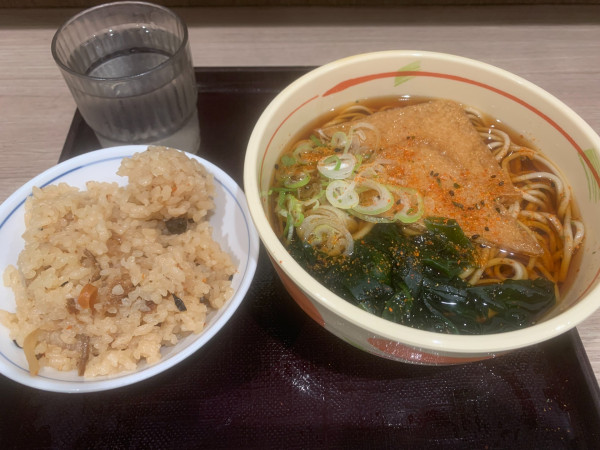 「ミニ鶏五目ご飯セットきつね 690円」@狭山そば 所沢店の写真