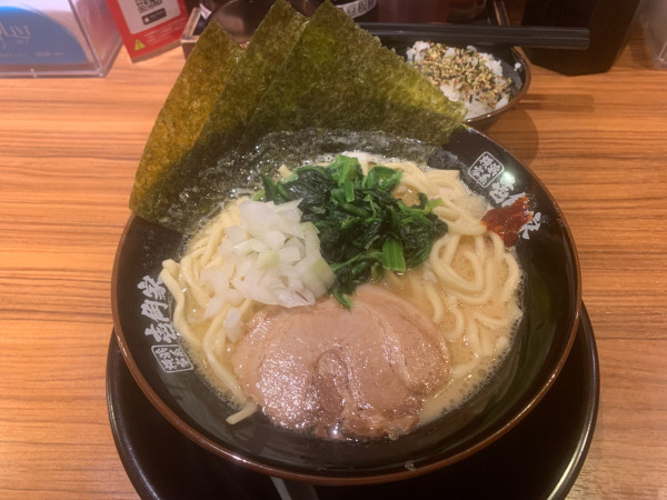 「ラーメン 600円」@横浜家系ラーメン 壱角家 川崎銀柳街店の写真