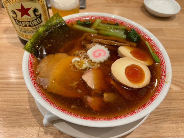 「サッポロ赤星中瓶〜味玉MIXチャーシュー中華そば太麺」@麺や みかんの写真