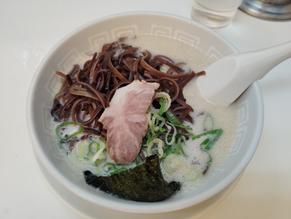 「きくらげラーメン　　700円」@博多天神 新橋1号店の写真