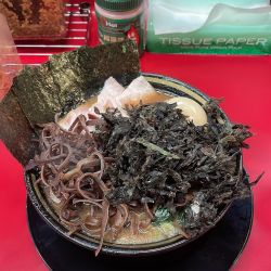 チャーシュー麺岩海苔燻製たまごキクラゲ増し