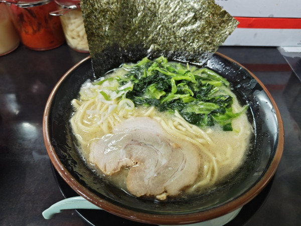 「塩ラーメン➕ほうれん草」@横浜家系ラーメン 武石家の写真
