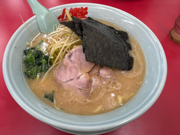 「正油ネギチャーシュー　中盛　1260」@山岡家 フォレスト河口湖店の写真