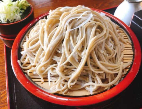 「大根そば+イカ天+大瓶ビール」@日の本家の写真