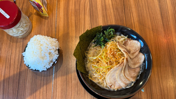 「醤油ネギチャーシュー大盛り」@横浜家系ラーメン 壱角家 越谷店の写真