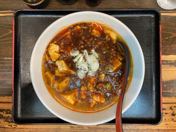 「キリンラガー＋アサヒ黒生＋ジャンボ餃子４個 → 麻婆麺（塩）」@一圓 三鷹北口店の写真