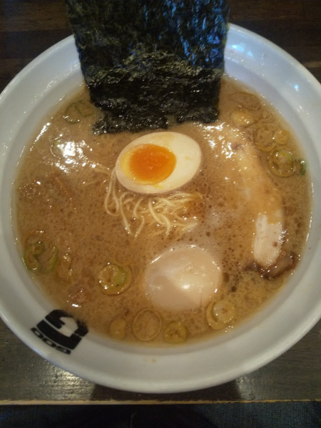 「豚骨正油らーめん（味玉付き）」@麺屋 GOO ～noodle house～の写真