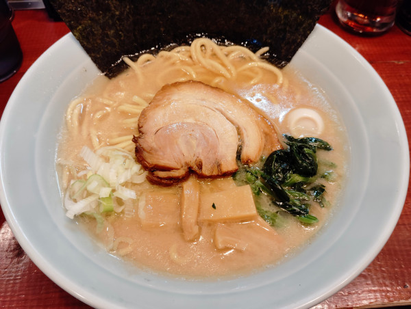 「豚骨醤油」@横浜家系ラーメン 圭壱家の写真