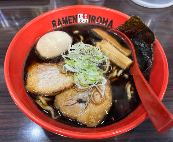 「富山ブラック味玉」@麺家いろは 海老名ビナウォーク店の写真