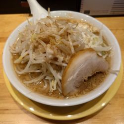 ラーメン(半麺、850円)