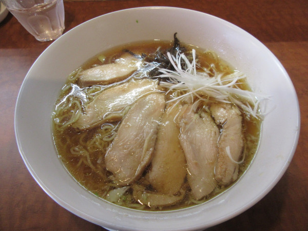 「醤油ラーメン（８００円）＋チャーシュー２００円」@らぁめん ただ作の写真