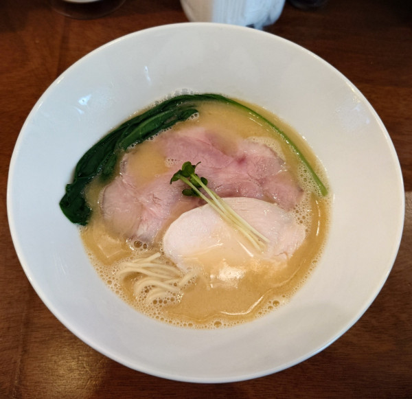 「白湯ラーメン(塩、900円)」@麺屋HAKUの写真