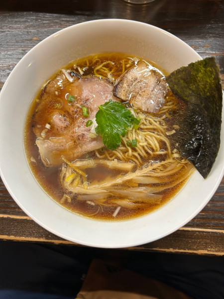 「醤油中華そば 850円」@中華そば こむぎの写真