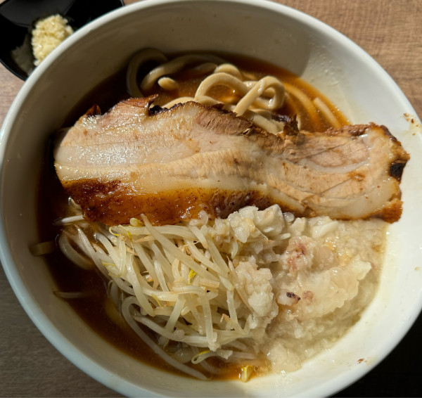 「醤油（ロングチャーシュー）大盛りオーション麺」@ラーメン ジライヤ3の写真