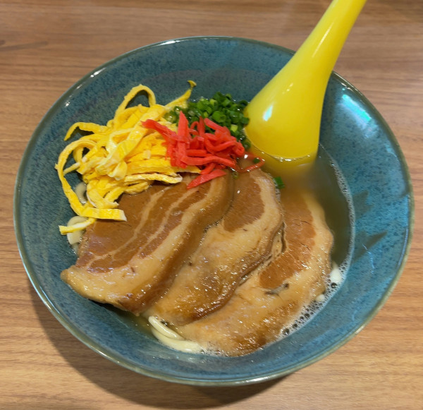 「沖縄そば風ラフテー×3（1600円）」@鶏Soba Toraやの写真