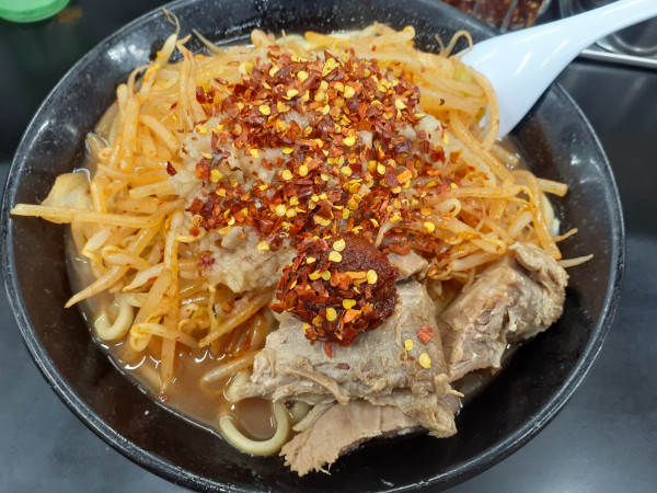 「ぎ郎、300gレッドスネーク」@らーめん ぎょうてん屋 町田店の写真