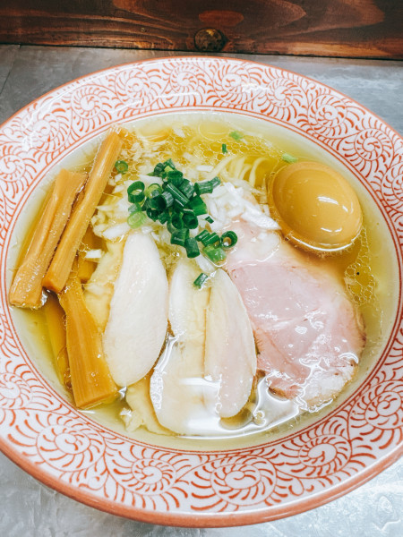 「白醤油らーめん」@麺や 睡蓮の写真