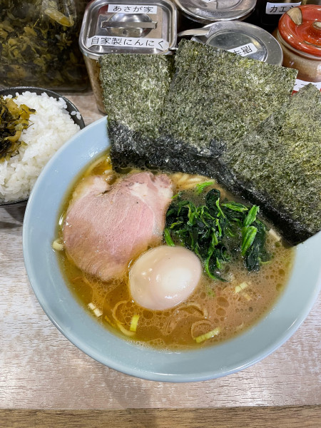 「味玉ラーメン+ほうれん草」@横濱ラーメン あさが家 本店の写真