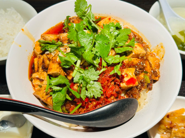 「汁なし麻婆豆腐麺 1,080円 大盛 100円」@本格四川料理 麻辣先生の写真