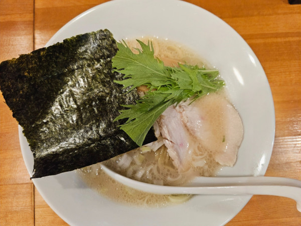 「しお鶏白湯」@らぁめん翔の写真