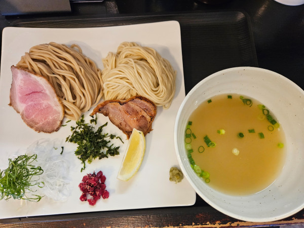 「北海道小麦のヌーヴォーの2種盛りつけ麺」@塩家 誇道の写真