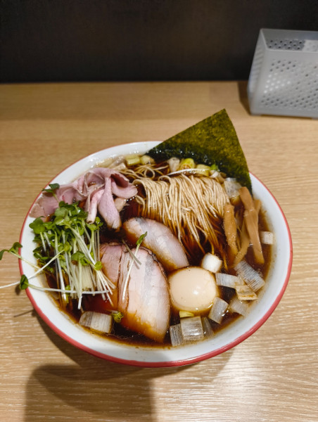 「特製黒醤油中華そば+麺大盛　1350円」@一番だしラーメン しんせんの写真